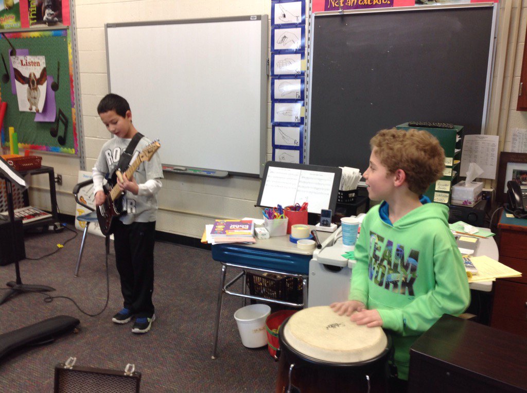 ILESMusic's tweet photo. Rock-n-roll, rap and so much more.  Great job third grade!  #rtmindianlane https://t.co/mCHqBMRGVE
