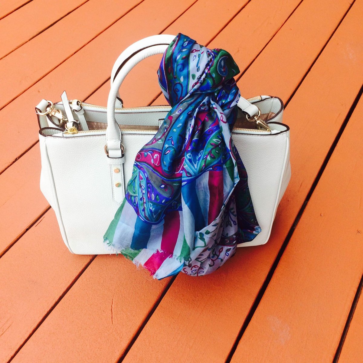 Did you know that our scarves can be used as hair ties, shawls, home décor and even bag accessories? Here’s a great idea for your handbag