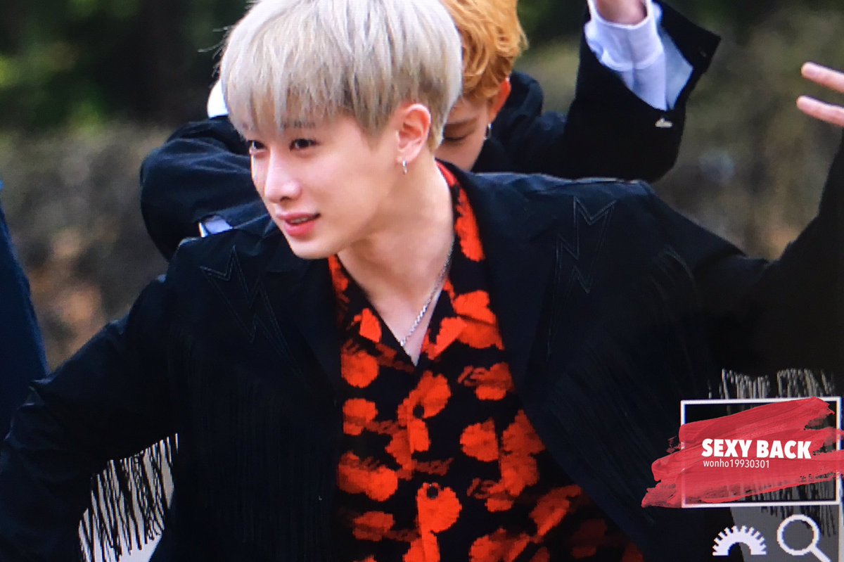 wonho19930301's tweet photo. Preview 170324 뮤직뱅크 #원호 #wonho #몬스타엑스 #monsta_x @OfficialMonstaX https://t.co/rdZjra6Wjr