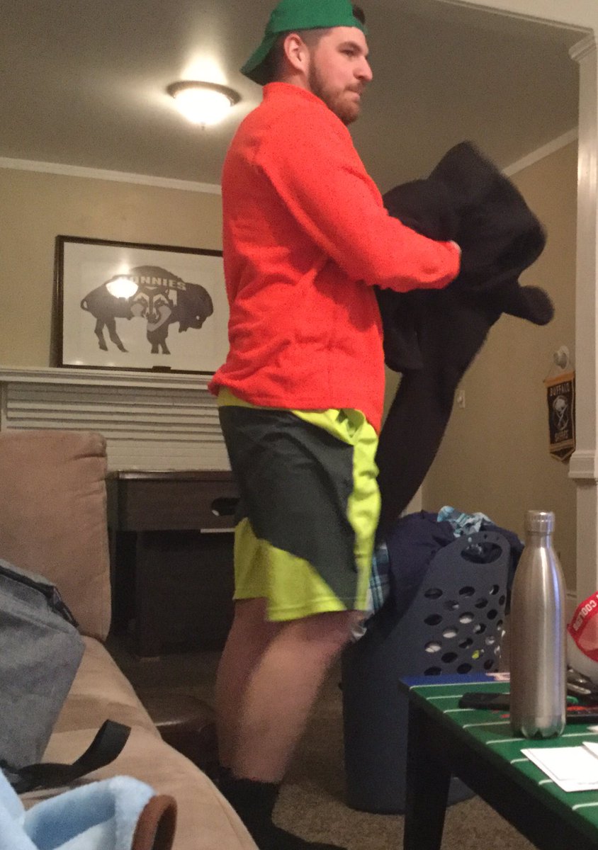 Vinsanity_ru's tweet photo. @jeffreyd_brown Does an outfit get any brighter? #tightandbright https://t.co/eQyu0elgY1