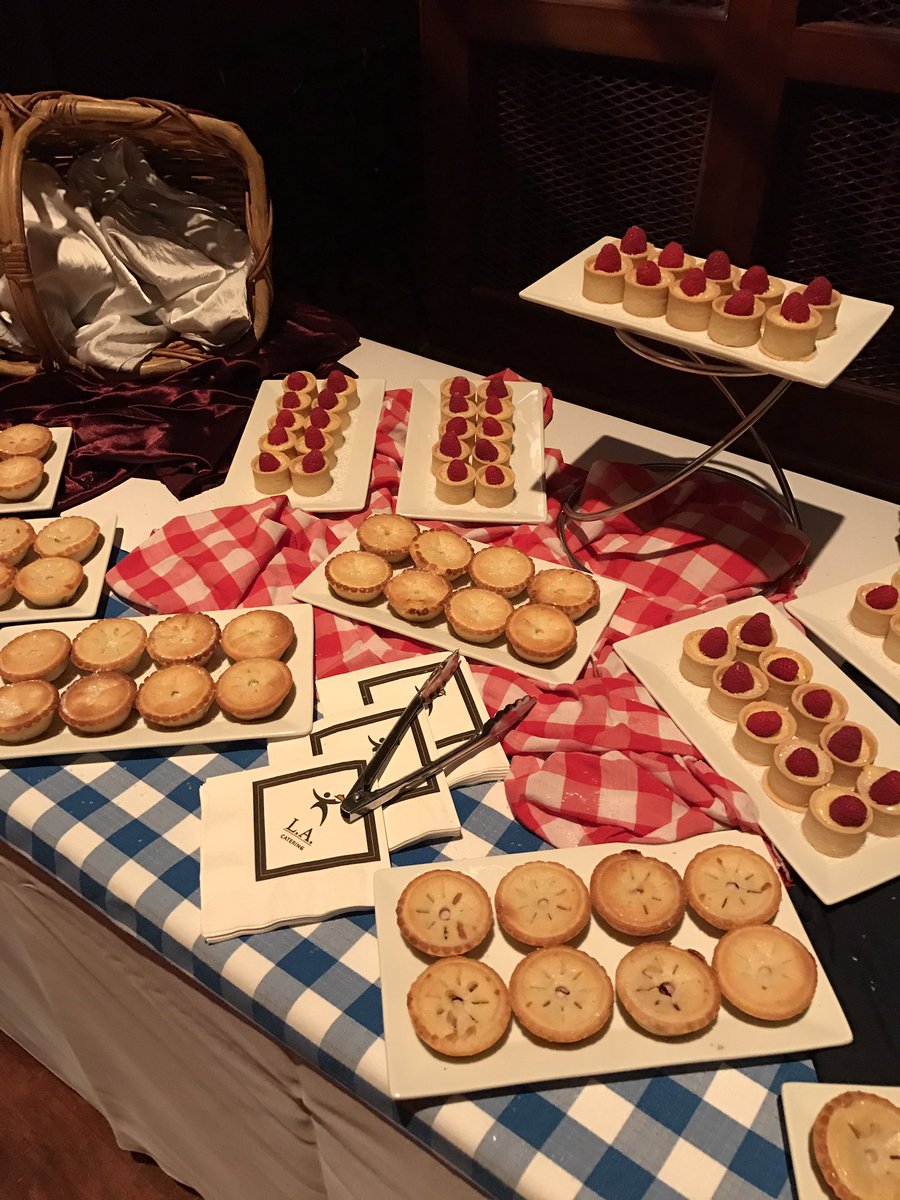 116Rosco's tweet photo. #waitress #bwaycbusreveal https://t.co/NA3nsJ6cIB