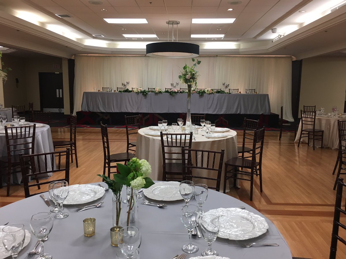 FourPointsEdm's tweet photo. All decor for today's event supplied by @InfiniteEvent - thank you Sheldon &amp; team it is beautiful!  @YEGEvents @yegeventprofs #yeg https://t.co/hja8ossnov