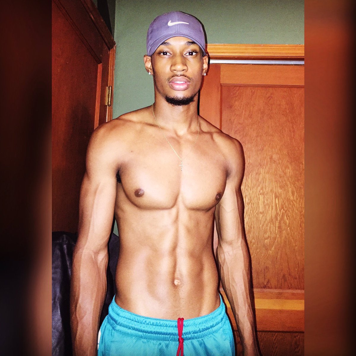 TwiggJigg's tweet photo. Dropping these for #SkinnyGuyTwitter 👌🏾🤷🏾‍♂️ 6'2" https://t.co/c9ikkLJ2Rj
