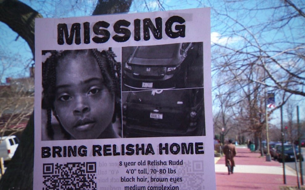 14 Black and Brown girls missing in D.C. in 24 hours. Please spread and share

#BlackLivesMatter #BringBackOurGirls
