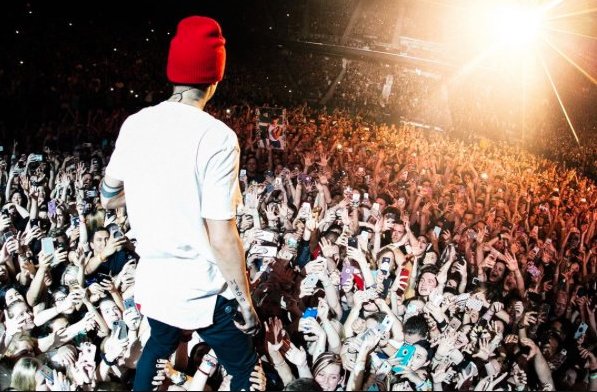 LiveNationAU's tweet image. Brisbane EMØTIØNAL RØADSHØW stage times: 
Doors 6:30
@SAFIAmusic 7:15
@twentyonepilots 8:30
#ERS2017