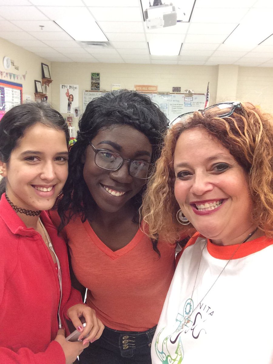 CCHSTeam2020's tweet photo. @CapeCoralHS If you happen to see these shenanigators tomorrow, remind them it's Team 2020 day! #seahawkstrong #inittowinit2020 #pizzayessss https://t.co/unvjYpJHwZ