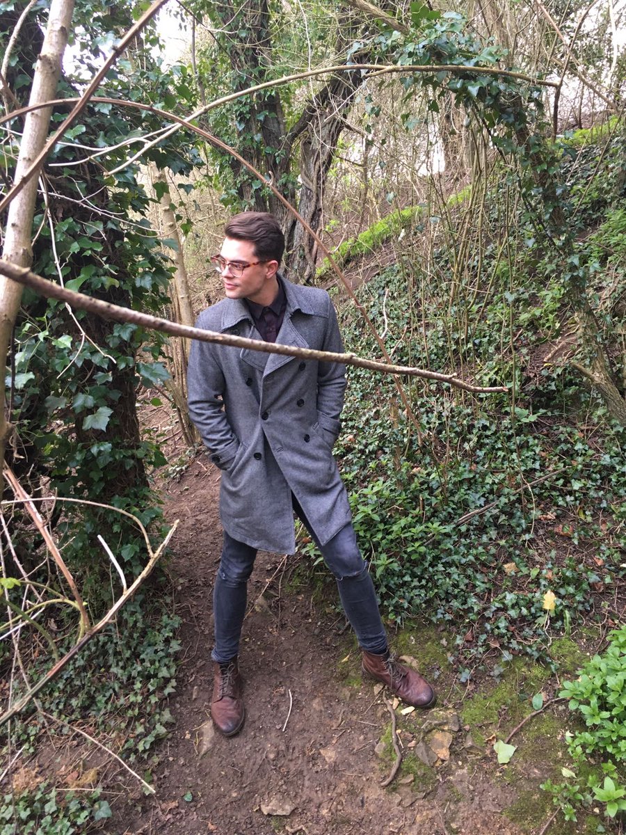 ROBBIEaDUNCAN's tweet photo. Searching for Tinkerbell https://t.co/b8uD4jjXer