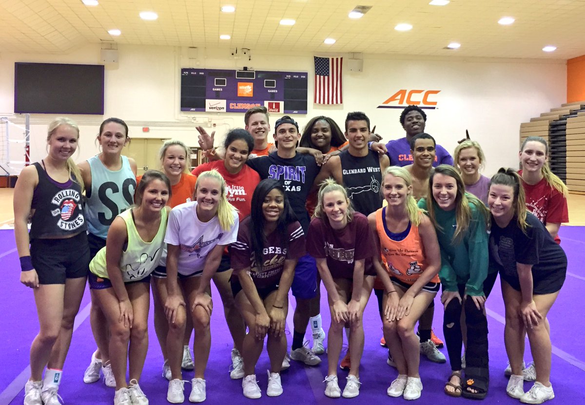 Cheer_Clemson's tweet image. Throwback practice🐾 #DaytonaSeason #Springbreakgrind