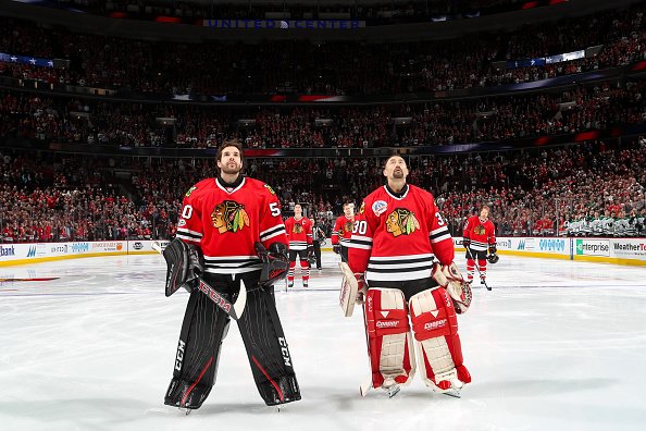 NHLPR's tweet photo. The @NHLBlackhawks honored former goaltender Ed Belfour in a pre-game ceremony at United Center. #DALvsCHI https://t.co/h8x5k8xNnO