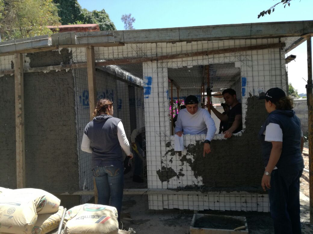GrupoAXO's tweet photo. Así construimos la onceava casa hoy en Estado de México, ¡excelente trabajo en equipo! #DiaAxo #TailoredHelp #ProudToBeAxo https://t.co/kyiv63V9q6