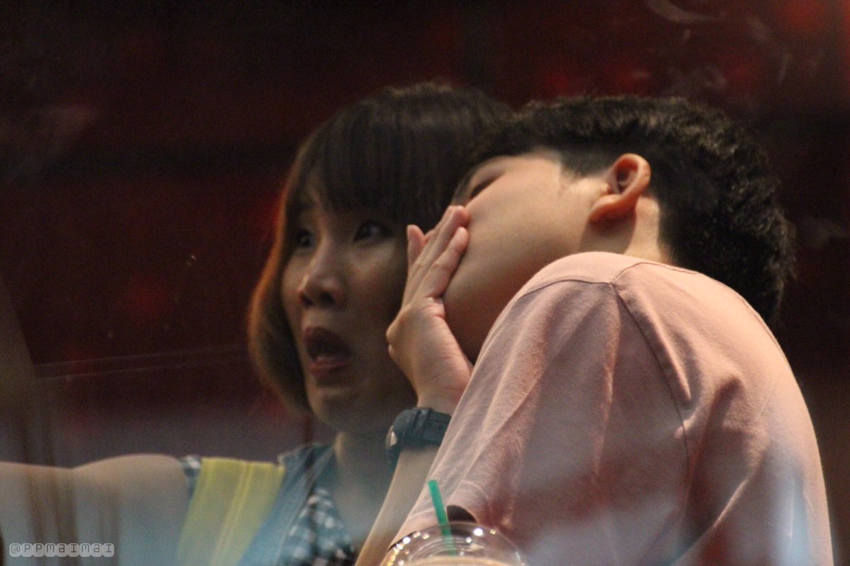 babymaiiiii's tweet photo. เมื่อเราส่องน้องบีมอยู่ แต่แล้วป้าแอนเดินมาหาน้องบีม สิ่งที่ได้เลนแบบนี้
@hickyann
@Beam_Boonyakorn
#hickyann
#beamboonyakorn https://t.co/XX6fvMnhMM