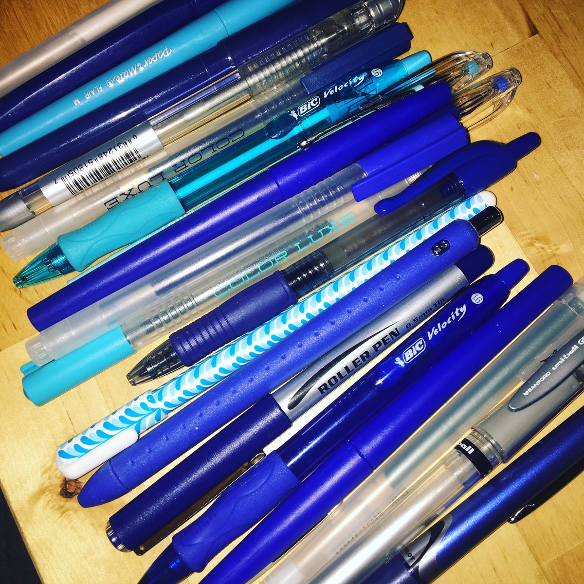 SYewdell616's tweet photo. Look at this stuff, isn't it neat, wouldn't you say my collection's complete? #bluepens #pens #teaching #stationary #options #shadesofblue https://t.co/qZQEVd3BAK