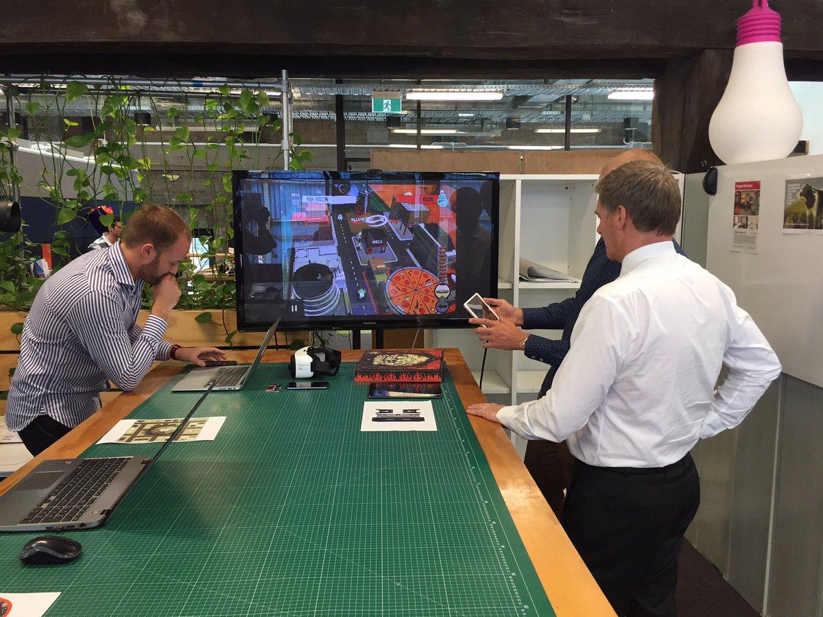 RtHonBEnglish's tweet photo. Fantastic to visit the entrepreneurs at GRIDAKL. The Government is focused on helping NZ businesses succeed. https://t.co/8uljNu96lD
