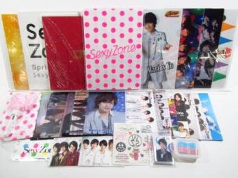 miichan1477's tweet image. 仕事の都合で春から1人暮らしになるので持って行けないジャニーズグッズをどなたか貰って頂けませんか⁉️
（大切にしてくれる人限定）
嵐が多いですが関ジャニ、セクゾなどもあります✨

フォローとリツイートしてくれた人の中で私が選んでDMを送ります📩

急ぎです‼️お願いします🙇‍♀️