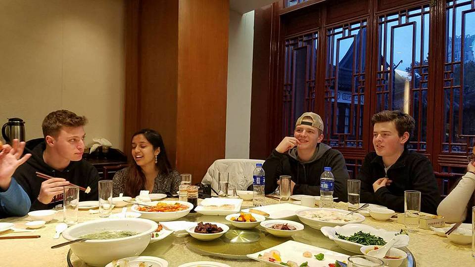NOBLESCHINATRIP's tweet photo. Dinner at the famous Lu Bo Lang restaurant! https://t.co/DFqX7WHh78