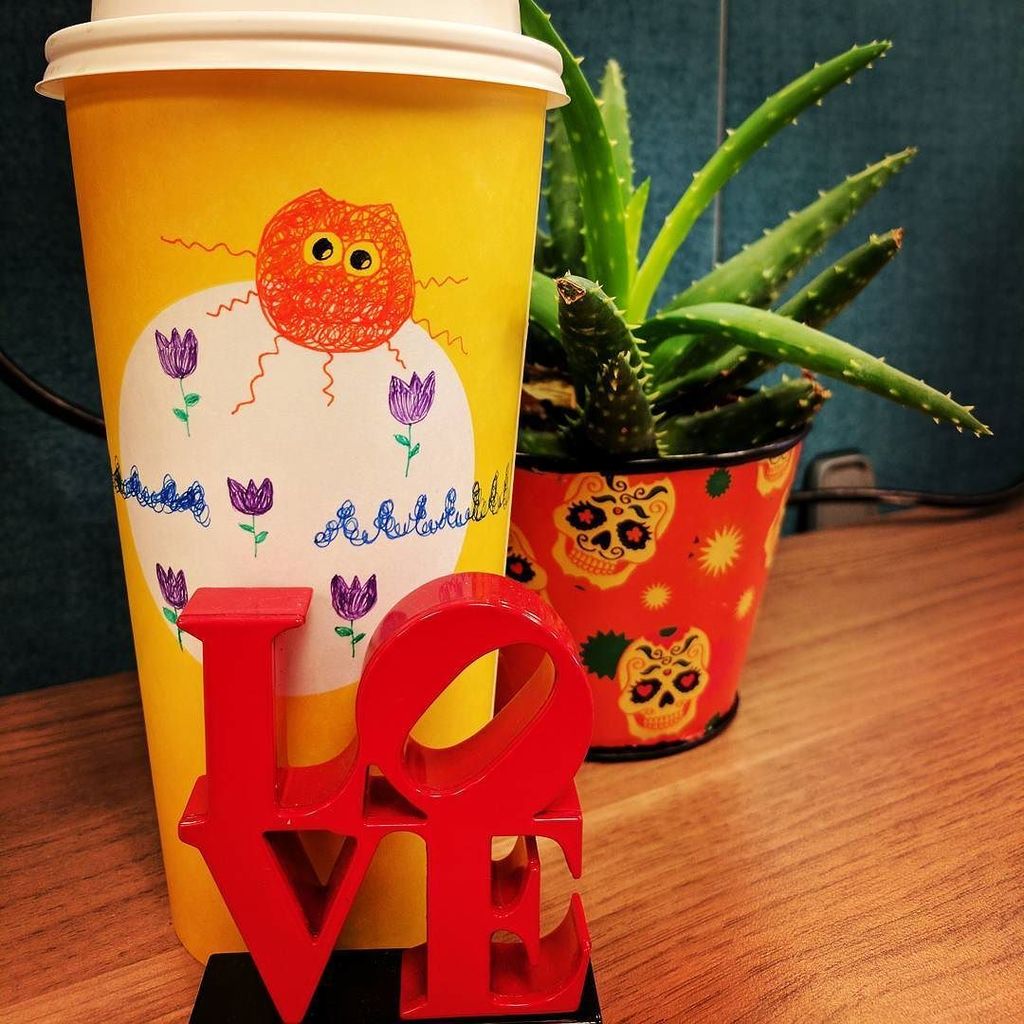 elizabethglau's tweet photo. #lovetrumpshate #starbucks #springcups https://t.co/fh089wtfrw https://t.co/UetGRLOEvf