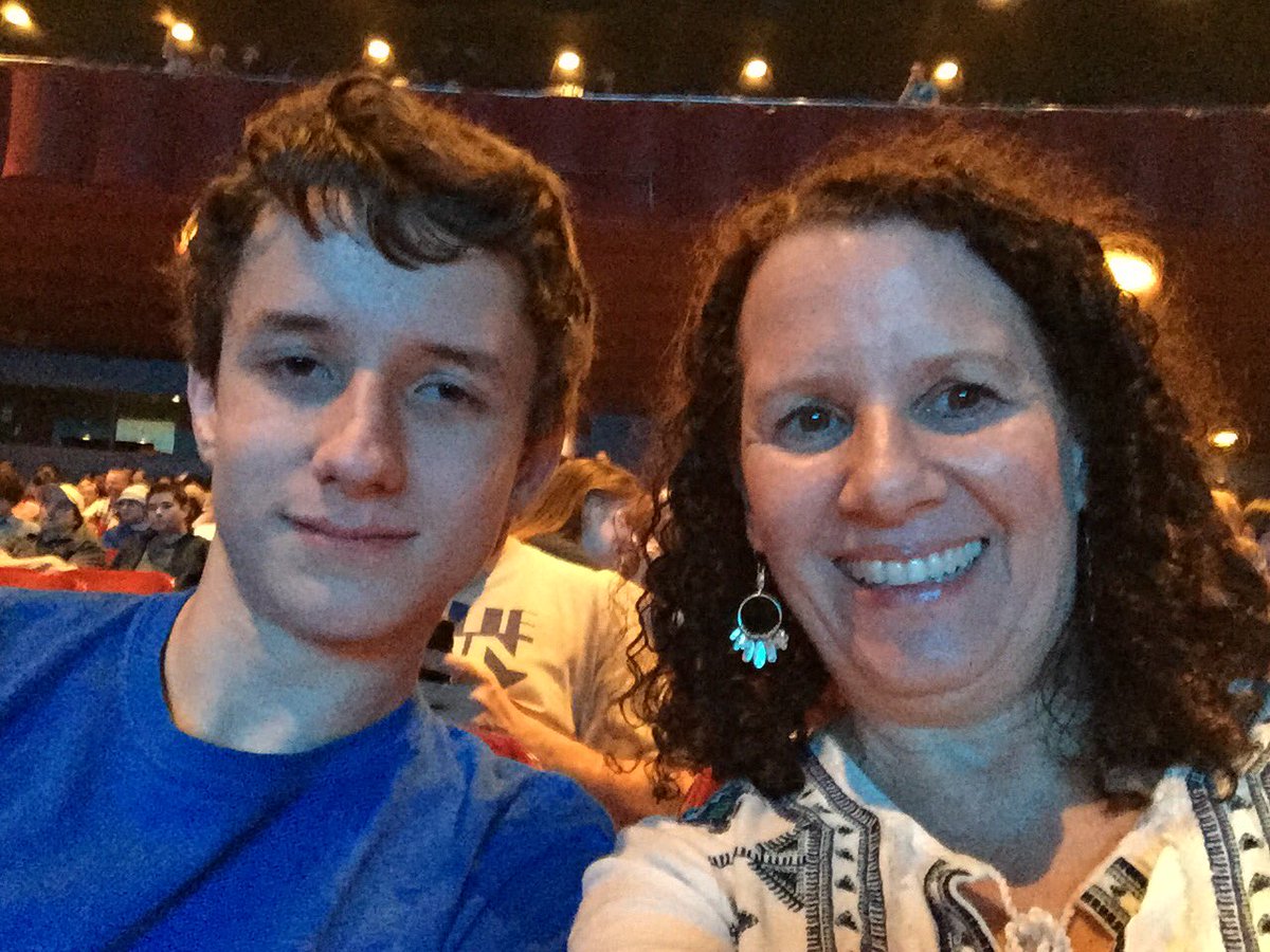 dcapaccioli's tweet image. Can you do the smoke cannon again?  Please!  Sincerely Deb and Brendan. #BrainCandyLive
