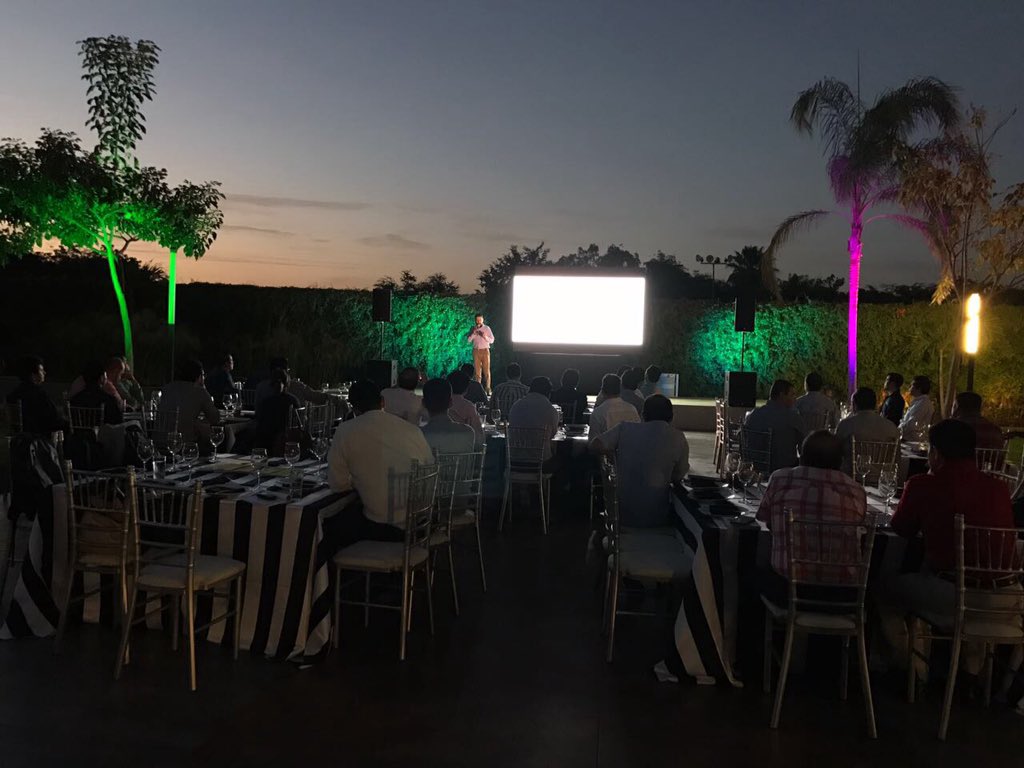 castromorajc's tweet image. Compañeros de #VisualShot en #Culiacan para @Dell presentación de equipos de alta tecnología y gran capacidad 😃 como los #VS mañana #Morelia