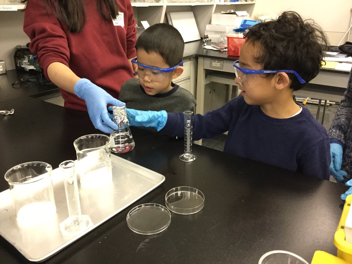 asij1BE's tweet photo. We learned about chemical reactions with our HS science buddies today! https://t.co/0FIelA92AI