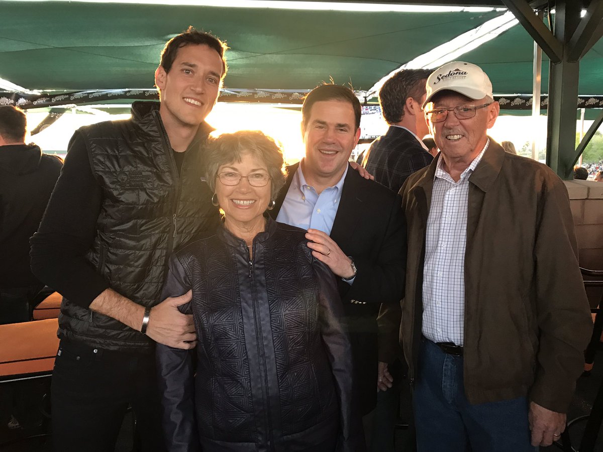 crazyfoo's tweet photo. Very impressed by Governor @dougducey & @AZChamber #aztech2017 conf. Thanks for having me speak & for the @SFGiants spring training game! https://t.co/N47T4q2iZ4