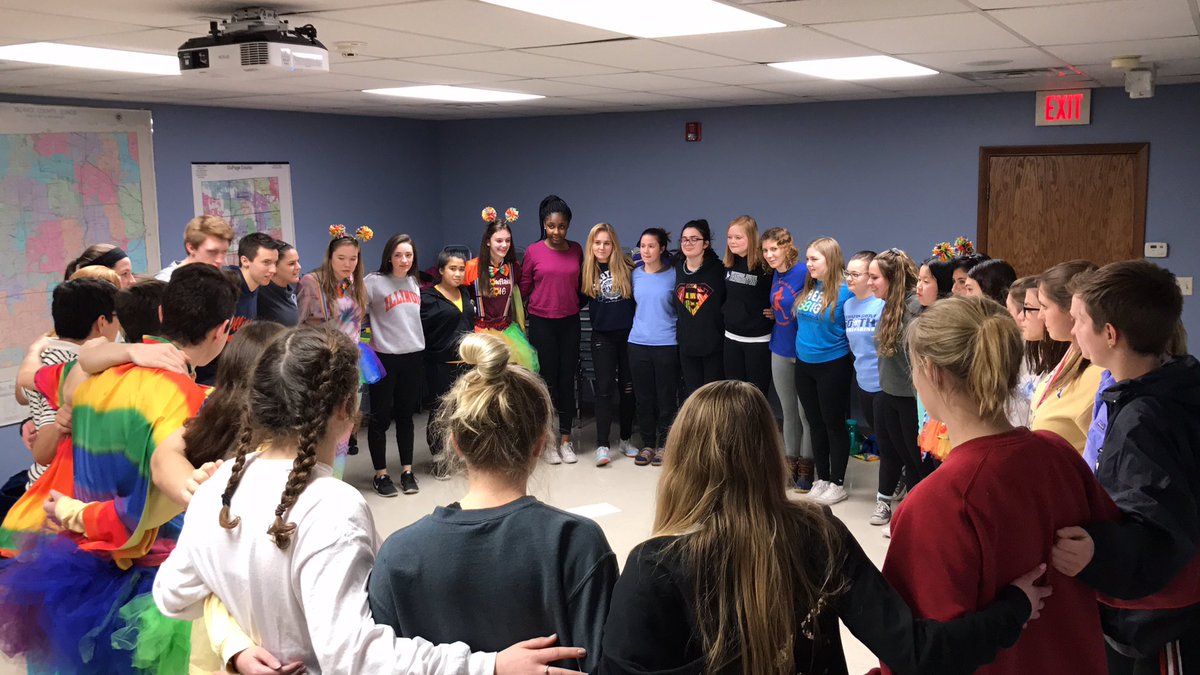 SAPatDGN's tweet photo. @DGSnowflake2017 Leaders&amp;Directors training for 7th grade Snowflake event! #99Learns #wearedgn #dgspride @OperSnowball @Dist_99 @DGTownship https://t.co/2mkf1uDFaT