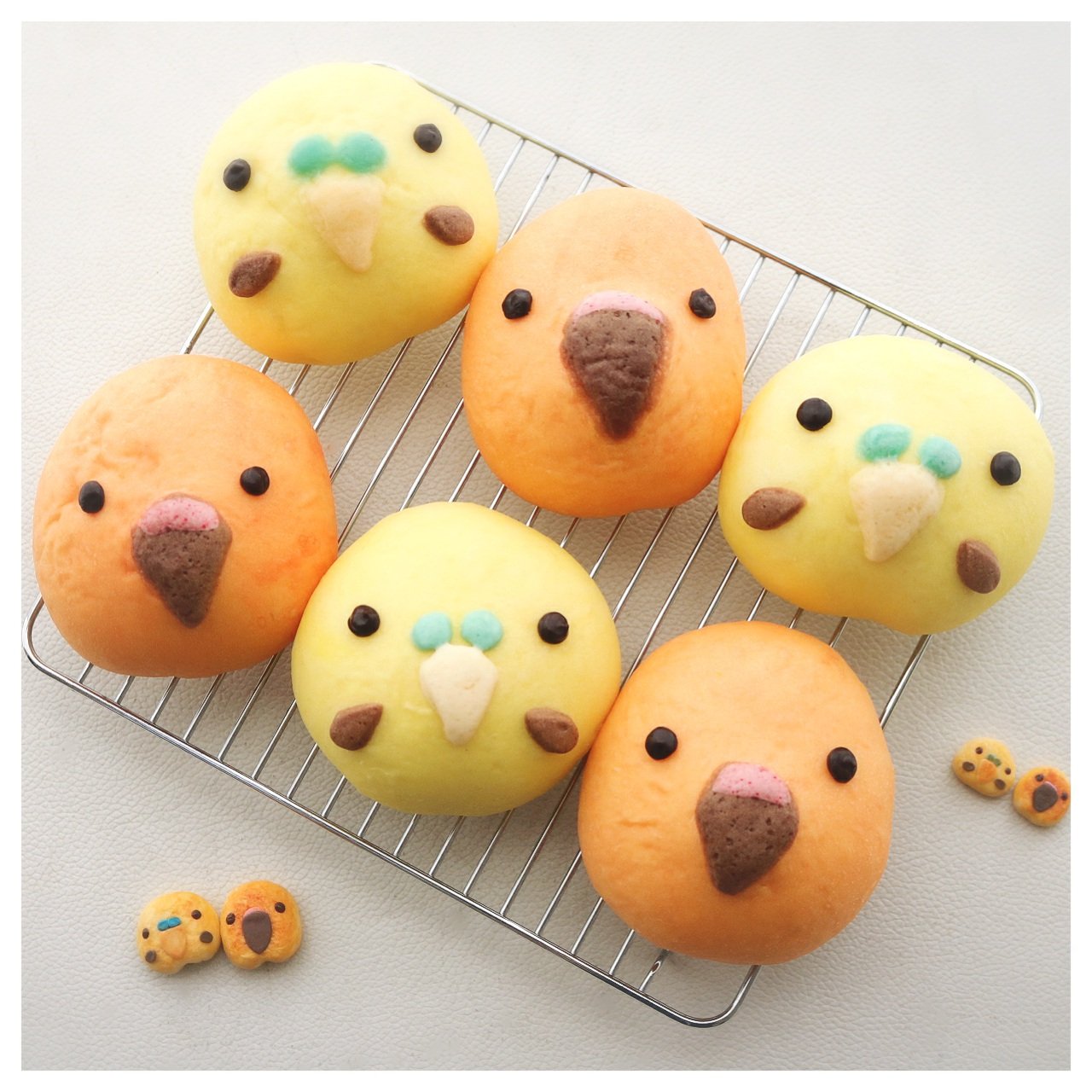 あやなぎ ぷる店長直伝レシピ リアル小鳥パン焼いちゃいました 今回はぷるらるをイメージした セキセイ とナナイロ ぷる店長作のミニチュア小鳥パンと一緒に Sp W リアル小鳥ベーカリー セキセイインコ ナナイロメキシコ