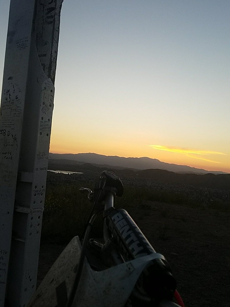 VLOGOSAURAS tweet picture