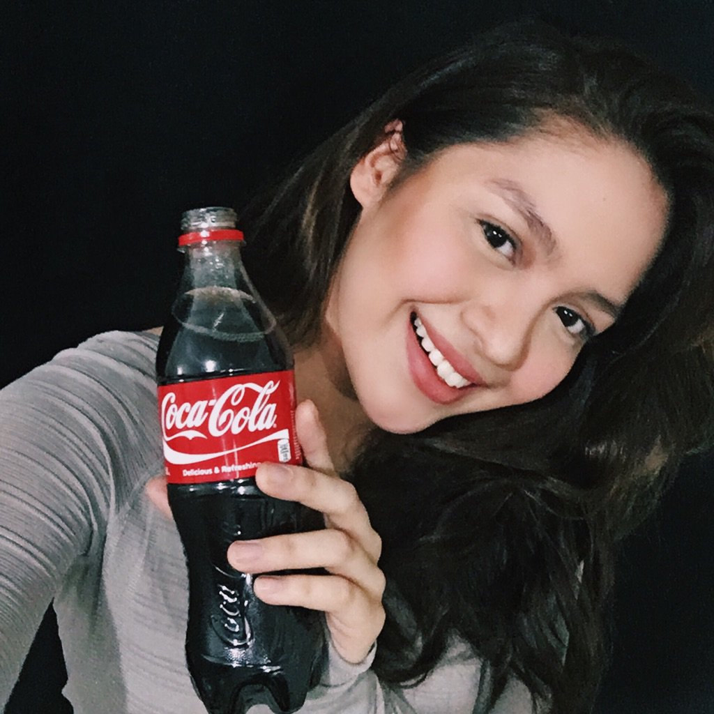itsJaneOineza's tweet photo. Hi guys! Ano kaya ang best paired with coke for dinner? Comment na at baka ikaw ang mabigyan ko ng shoutout!🤓use the hashtag #BagayNaBagay https://t.co/r9E0CfAqRs