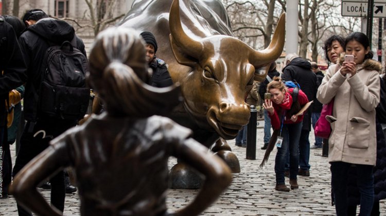 Should 'Fearless Girl' stare down Wall Street bull forever? bit.ly/2nJ9Kmf https://t.co/2sFvr9H0Bo