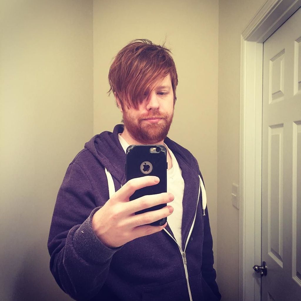 tommsfoolery's tweet image. Sick all day, look in the mirror and realized I look like a member of Fall Out Boy.. #mysp… instagram.com/p/BSASDNHlmc3/