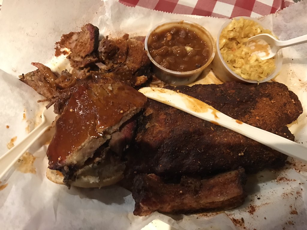 JeffJonesSports's tweet photo. @WeatherWes @WNCN Time for some authentic Memphis BBQ. #TeamNoLeftovers! https://t.co/gtpsWa2mrD