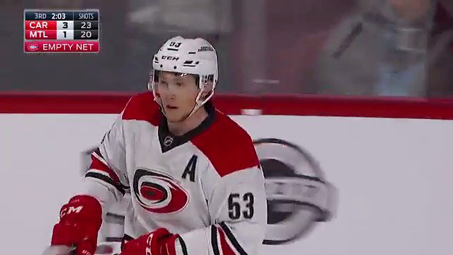 [WATCH] @JeffSkinner shows some 💪, scores the 🏒🥅. #Redvolution https://t.co/JbBfi4mnYo