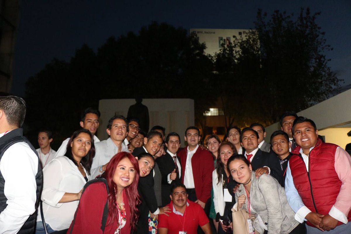PabloAnguloB's tweet photo. Luis Donaldo Colosio nos dejó una gran enseñanza de trabajo honesto y justo; de seguir la lucha incansable por un México mejor. #ColosioVive https://t.co/jsC0h4lGGX