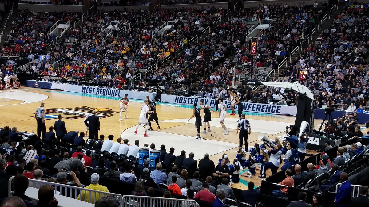ScubaSteve_33's tweet photo. #XAVvsAZ #Sweet16 #MarchMadness https://t.co/4Q3bIDoeV0