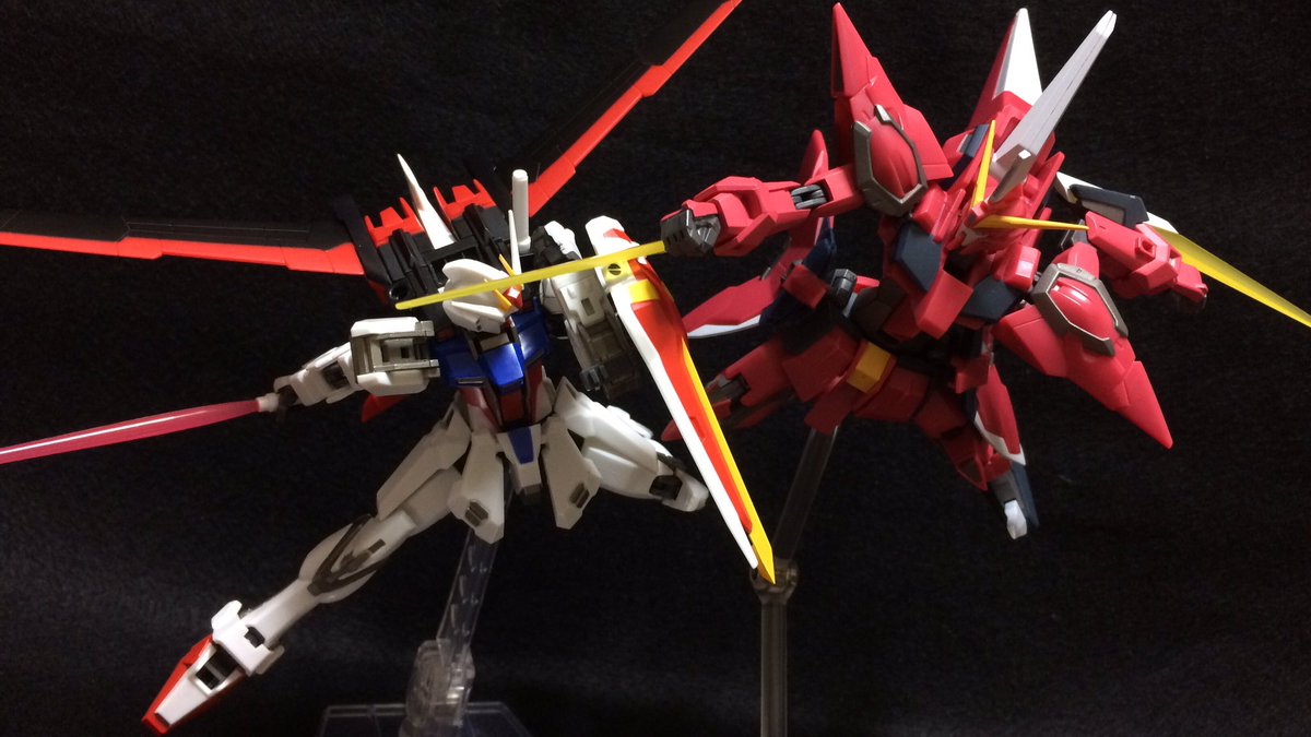 みなも Pa Twitter Robot魂 ロボット魂 ガンダムseed ストライクとイージス 激しい攻防の末 イージスがストライクに組み付いて自爆するシーン 本当なら最後イージスのエネルギーが切れ フェイズシフト装甲がダウンし灰色になっているのですが 流石に再現は難しい みなも Pa Twitter Robot魂 ロボット魂 ガンダムseed ストライクとイージス 激しい攻防の末 イージスがストライクに組み付いて自爆するシーン 本当なら最後イージスのエネルギーが切れ フェイズシフト装甲がダウンし灰色になっているのですが 流石に再現は難しい
