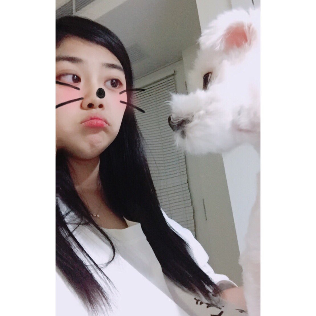 Amberyxw's tweet photo. I am not feeling good today, she may understand me. #apdo001 https://t.co/5yMMeLuAh0