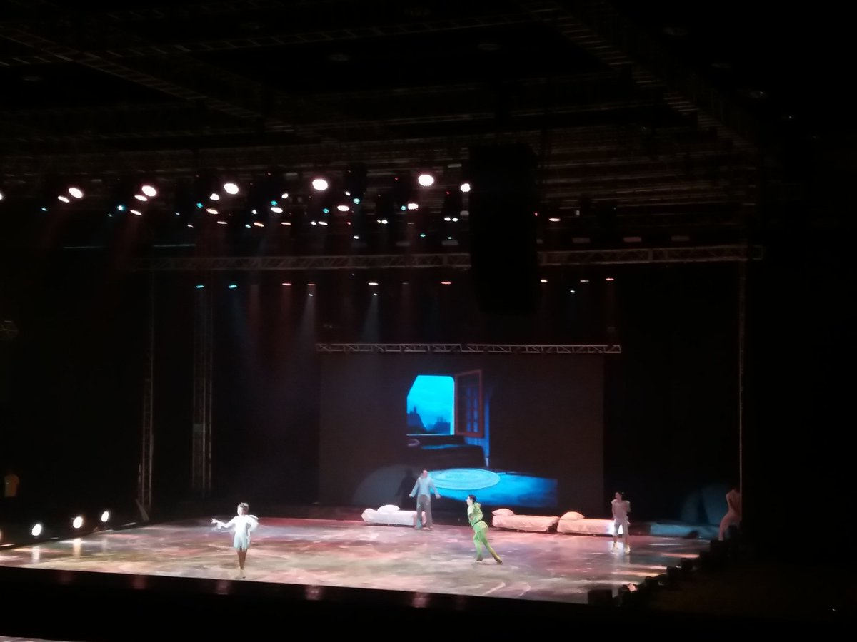 Yeay! GADIS lagi nonton #GADISPeterPanOnIceJkt nih! Seperti apa keseruannya? Ikutin terus, ya! <a href="/PeterPanJKT/">Peter Pan On Ice JKT</a>