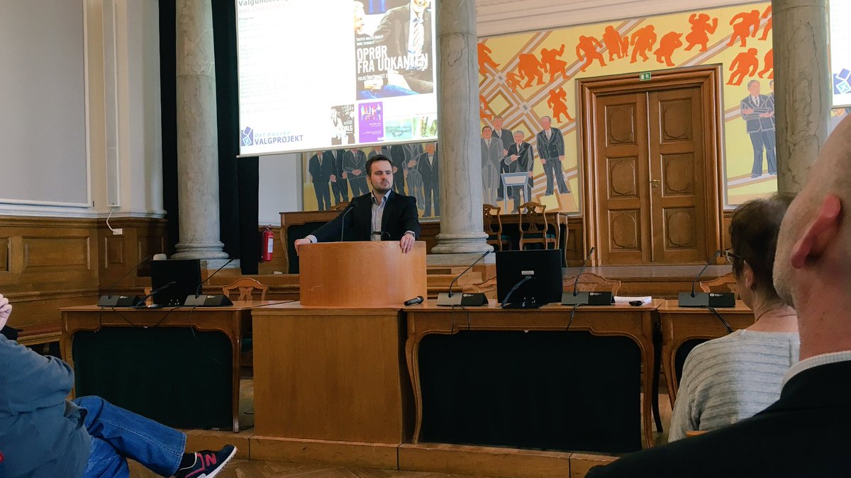 _MiaJo's tweet photo. .@simonkollerup indleder konf om analyse af #ft15 med erfaringer fra valgkamp i Thy: Det betale sig at lytte for at forstå #Oprørfraudkanten https://t.co/EIFxNdekQW
