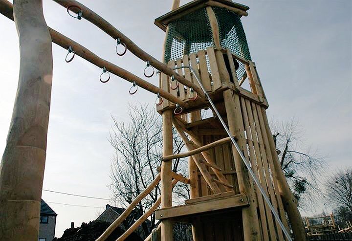 Robinia_Int's tweet image. #boomhut #maisondarbre #robinia #faimes #tourdejeux #speeltoren