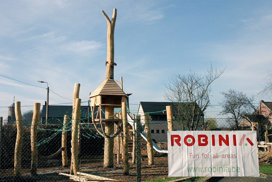 Robinia_Int's tweet image. #boomhut #maisondarbre #robinia #faimes #tourdejeux #speeltoren