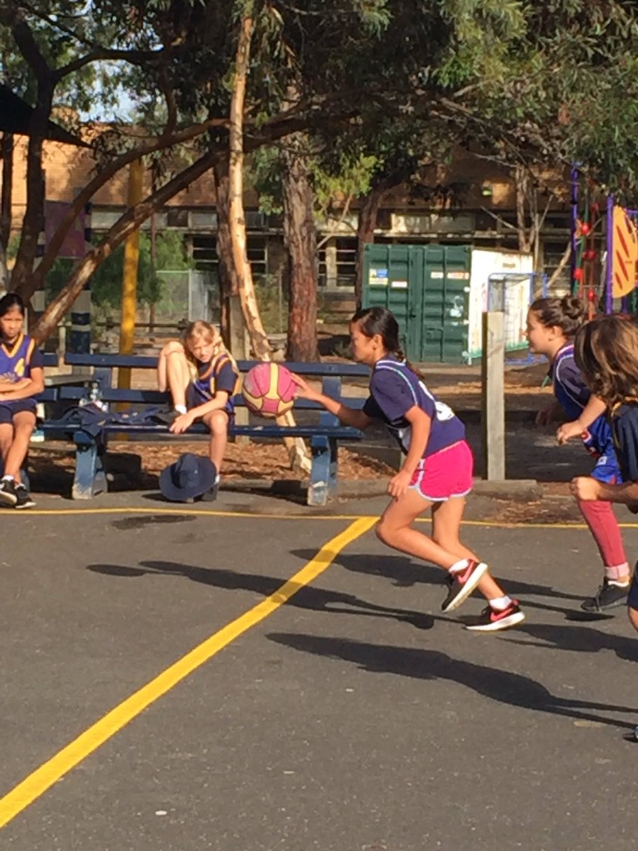 JennyChattas's tweet photo. Interschool sports ... Glengala b/ball team 🏀#Teamwork#GoodSportsmanship @glengalaproud https://t.co/wXM3EEgrTw
