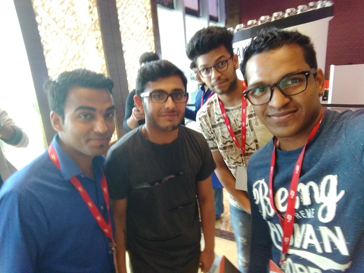 time_traveller7's tweet photo. This was the best moment for me on #ytff #YTFFMUMBAI .2 din pehle bad words wali video deki and kal live deka tje. Love u  @CarryMinati bro https://t.co/thV3WjkuWy