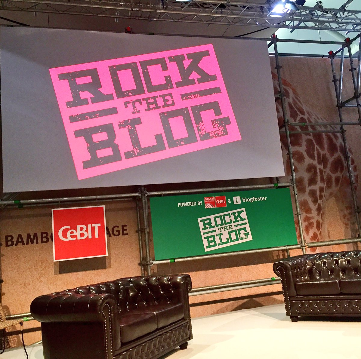 ROCKTHEBLOGteam's tweet photo. Rock the Blog ✌🏻#Countdown #RTB #RTB17 #cebit #cebit17 #CeBIT https://t.co/TBfPhalOv6