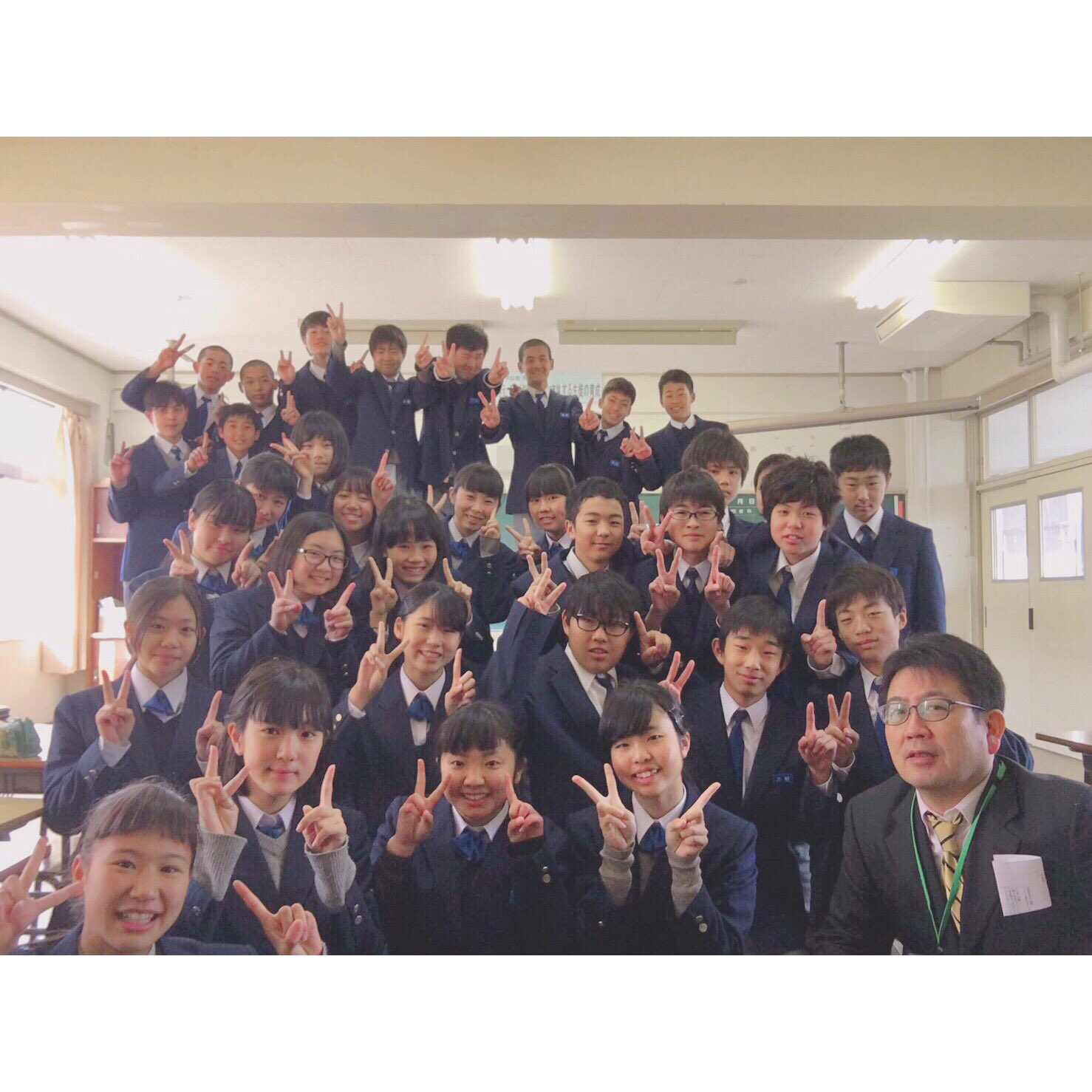 H 28年度海田中学校２年１組 2 1 Twitter
