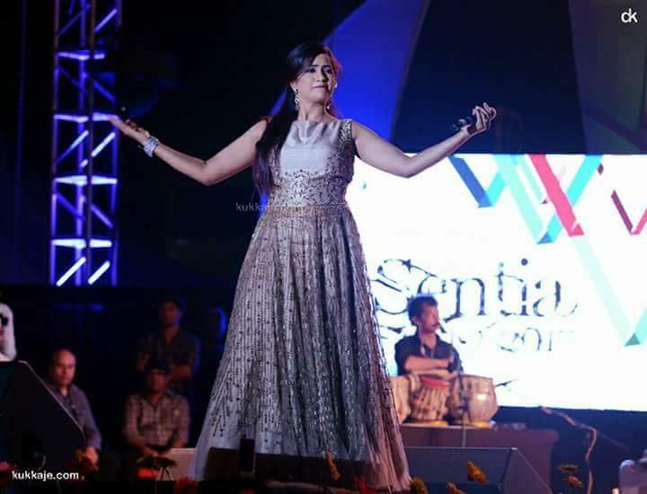 SonaSsg's tweet photo. The magical moment of #Sentia2017 #MITE #Magalore..@shreyaghoshal see the audience infront of u but in back.waaahhhhhhh so nice captured!! https://t.co/kv6WWcmebT
