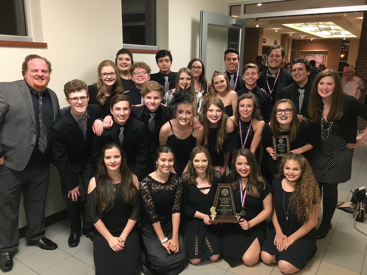JeannieRickele's tweet image. Bi-District Champs! Wow! What a blessing for these talented kids! 🐻🎭#themiracleworker #oap2017 #thetraditioncontinues 🏆 CONGRATULATIONS!!