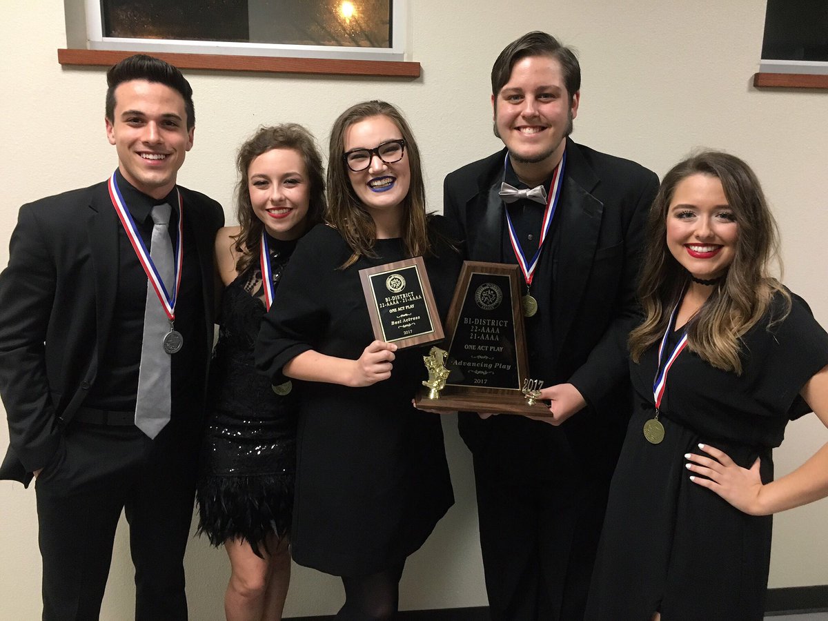 JeannieRickele's tweet image. Bi-District Champs! Wow! What a blessing for these talented kids! 🐻🎭#themiracleworker #oap2017 #thetraditioncontinues 🏆 CONGRATULATIONS!!