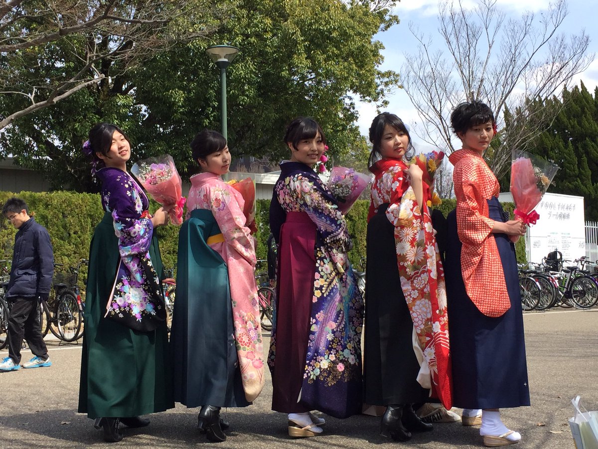 岡山大学jazz研究会 本日晴天 4回生や院生の方々の卒業式がありました お世話になった先輩方に花束や各々お手紙や贈り物など よいお見送りができたのではないでしょうか お麗しい袴姿が眩しいですね また皆さん足を運びにいらしてください 岡山大学jazz研究会 本日晴天 4回生や院生の方々の卒業式がありました お世話になった先輩方に花束や各々お手紙や贈り物など よいお見送りができたのではないでしょうか お麗しい袴姿が眩しいですね また皆さん足を運びにいらしてください