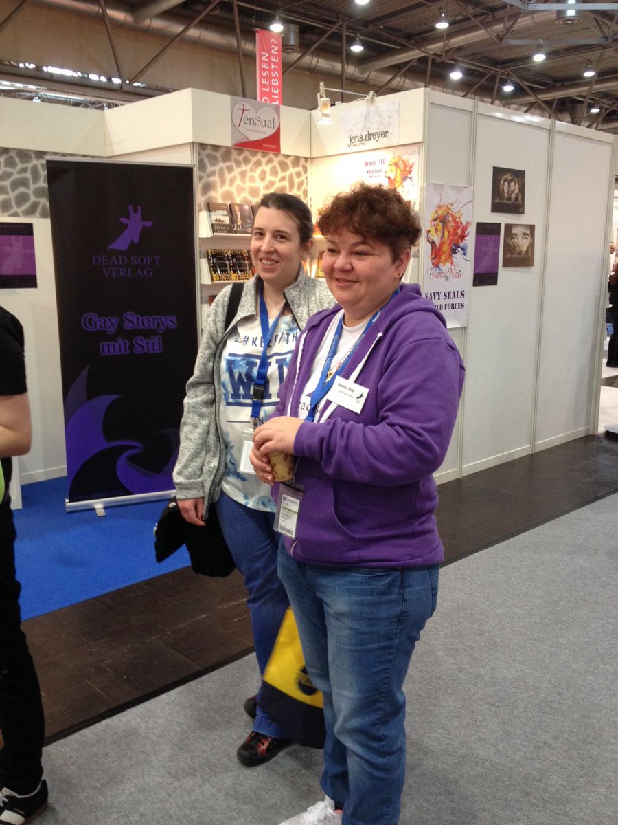 bianca_nias's tweet photo. Auf geht's zum zweiten Messetag #LBM17 #deadsoft https://t.co/rQ8TM2vA4l