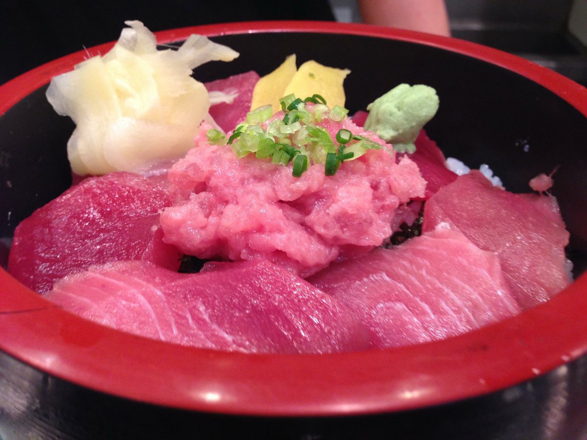 Marinihei1102's tweet photo. 私の梁川寿司レストランは、4月1日からランチタイム営業を再開します。丼ぶり屋になります！
海鮮丼、鉄火丼、梁川丼など新メニューが盛り沢山になります！
ランチもディナーも是非皆様いらっしゃいませ！是非、食べに来て下さい。
お待ちしてまーす！ https://t.co/W7rhg3s0uj